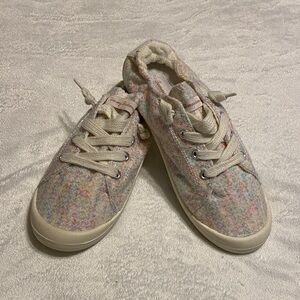 NIB Tommy Bahama Memory Foam Multi Color Slip-On Sneaker